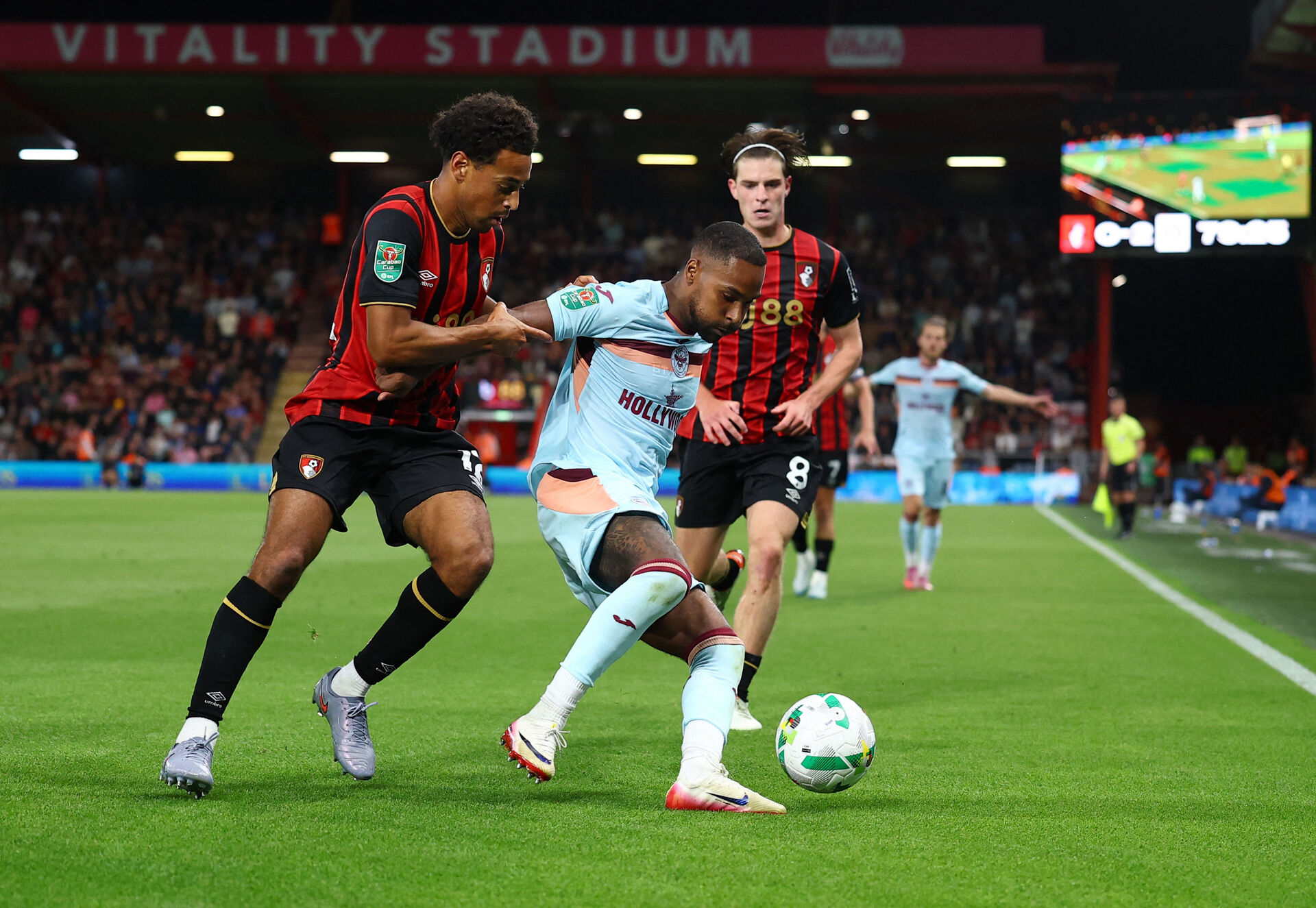 Kamp om bolden mellem Bournemouth og Brentford.