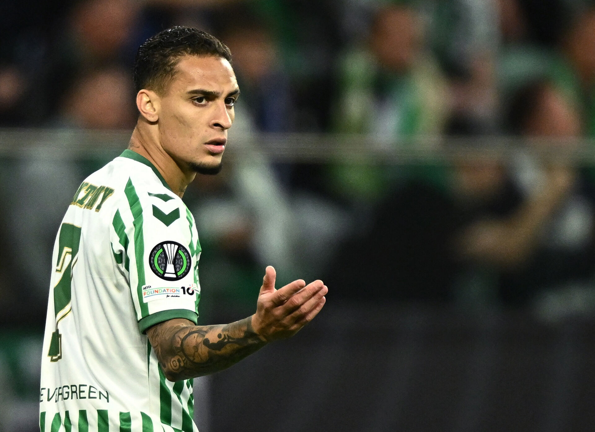 Antony under en kamp for Real Betis.