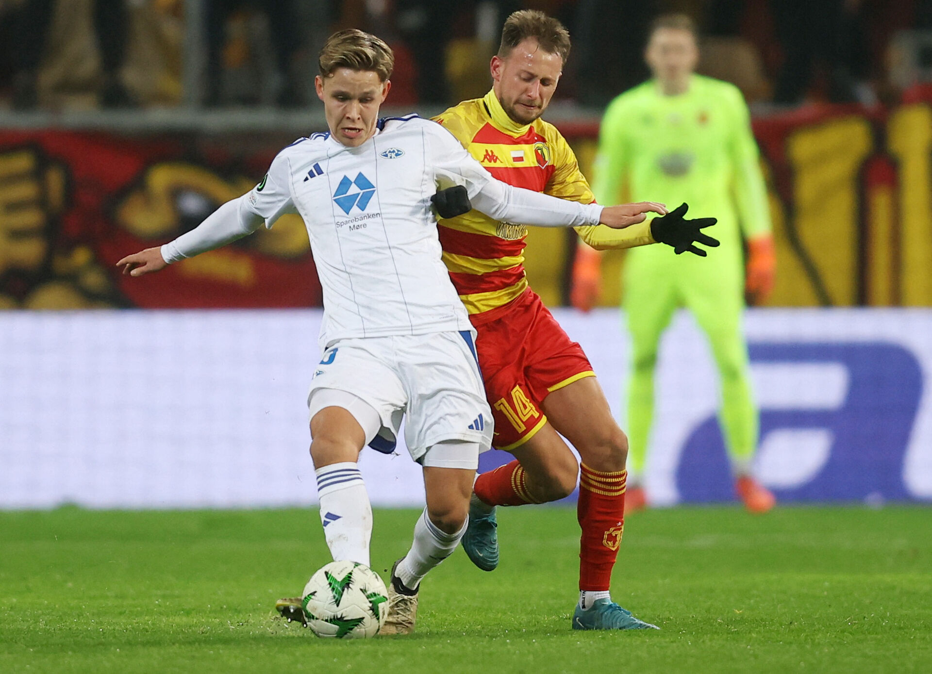 Mads Enggård i kamp for Molde.