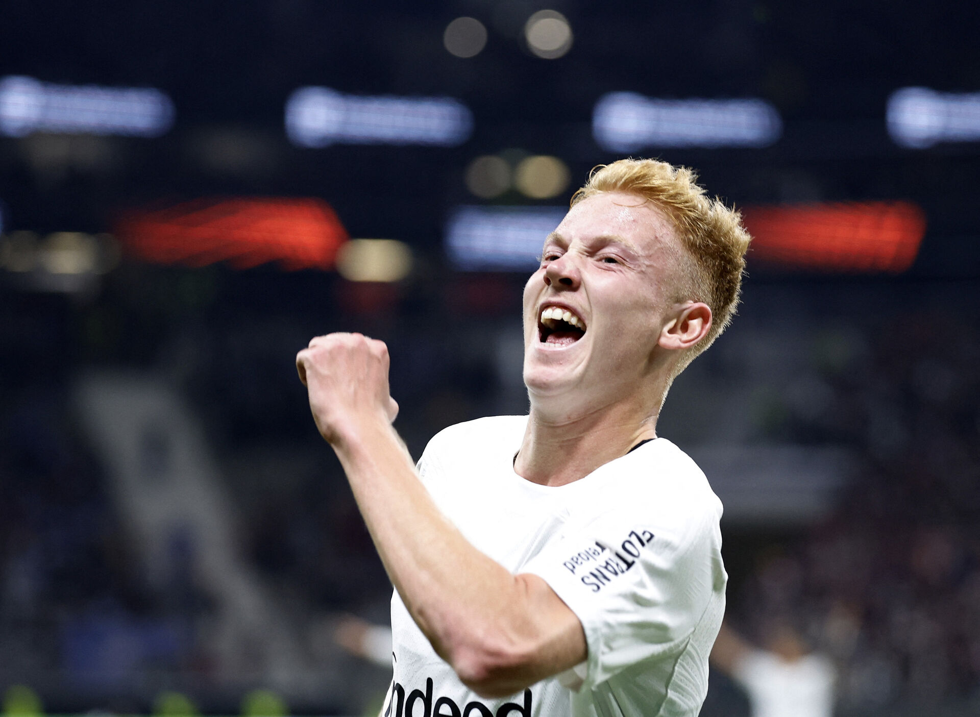 Hugo Larsson jubler efter en scoring i Europa League