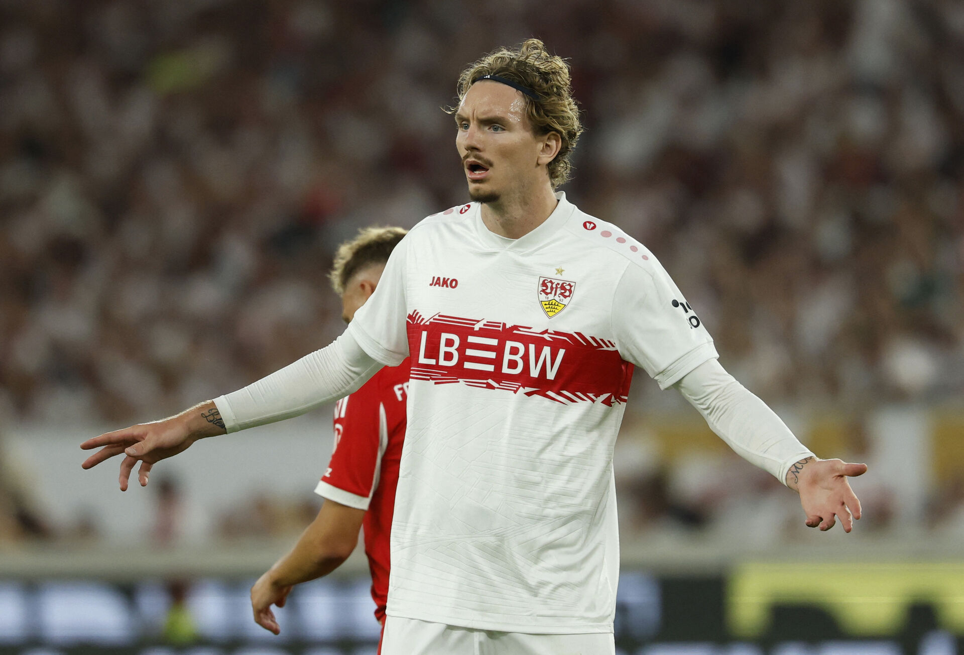 Nick Woltemade i aktion for VfB Stuttgart.