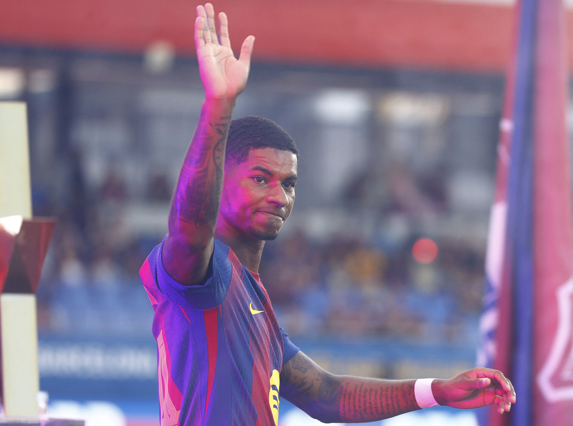 Marcus Rashford træder ind på Estadi Johan Cruyff til sin debut.