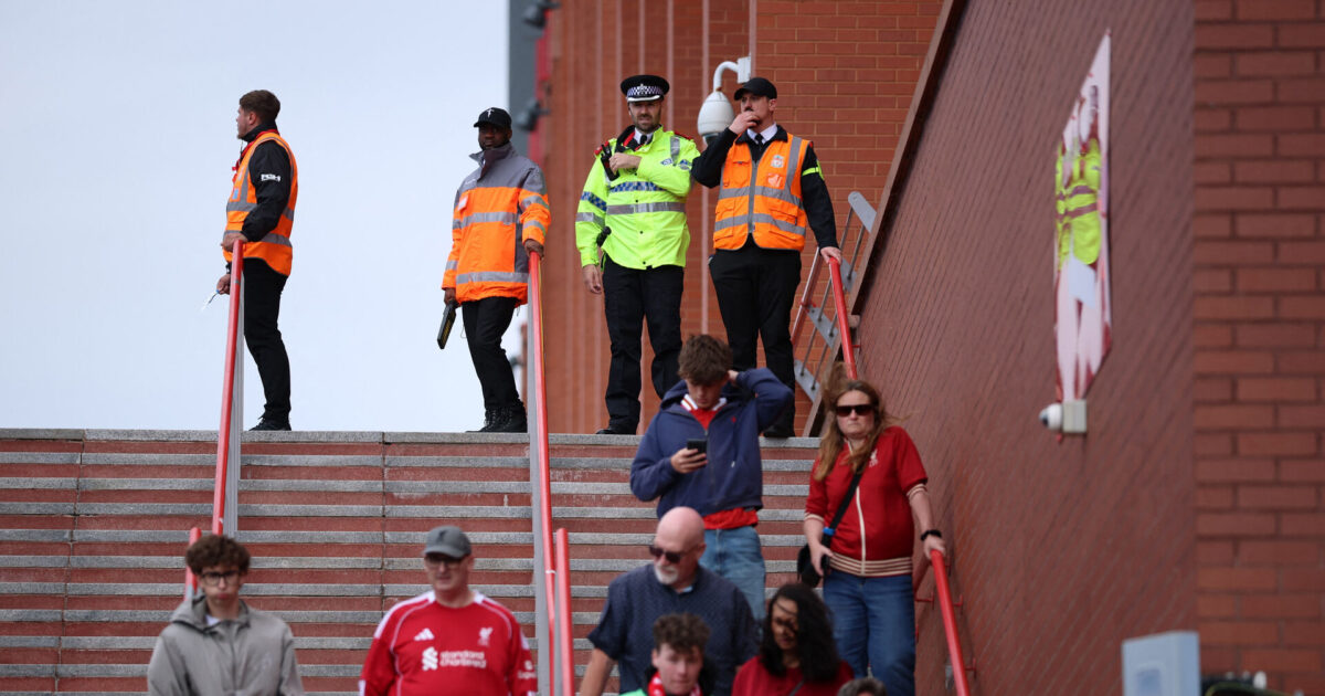 Anfield evakueret kort før kampstart Foto: Phil Noble/REUTERS