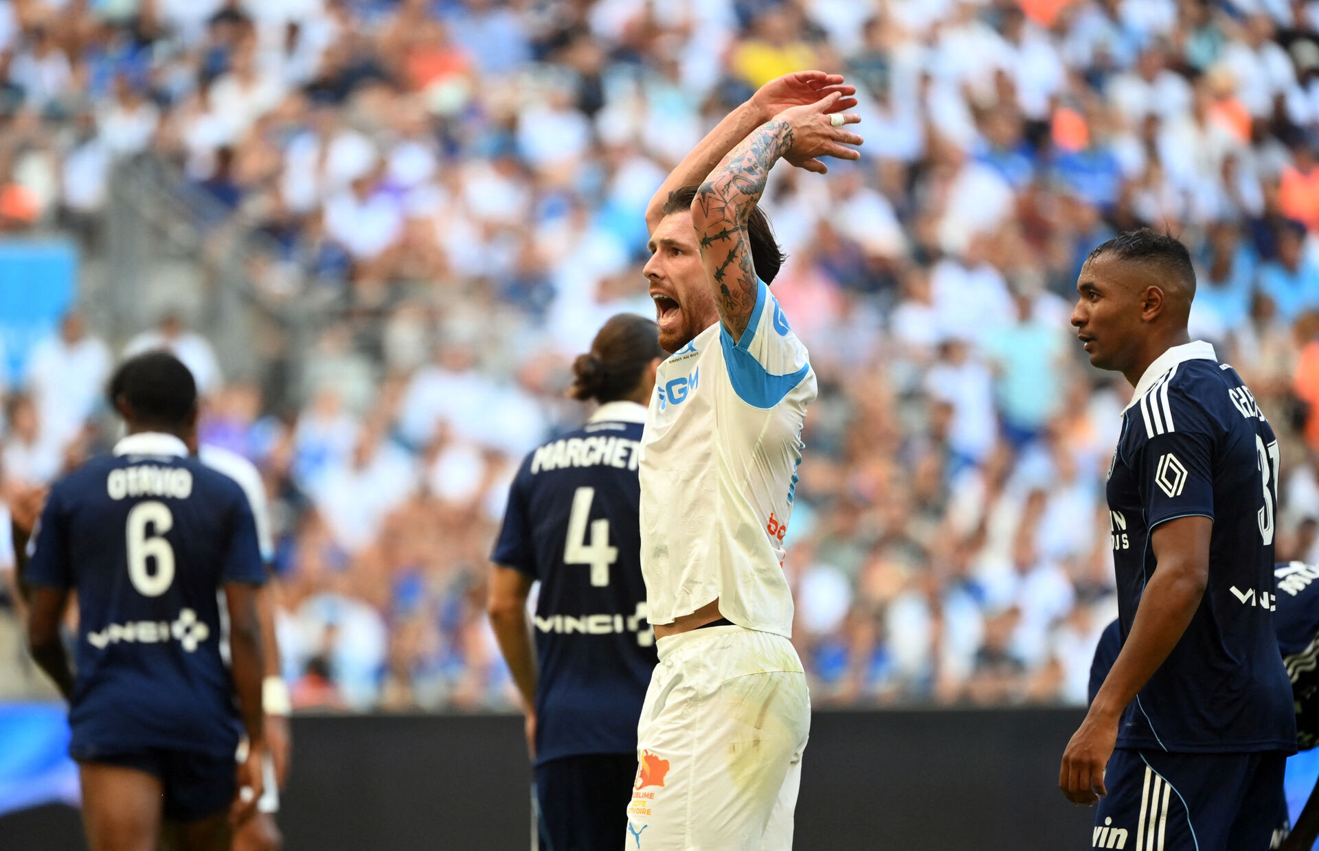 Pierre-Emile Højbjerg opildner Marseille-fansene