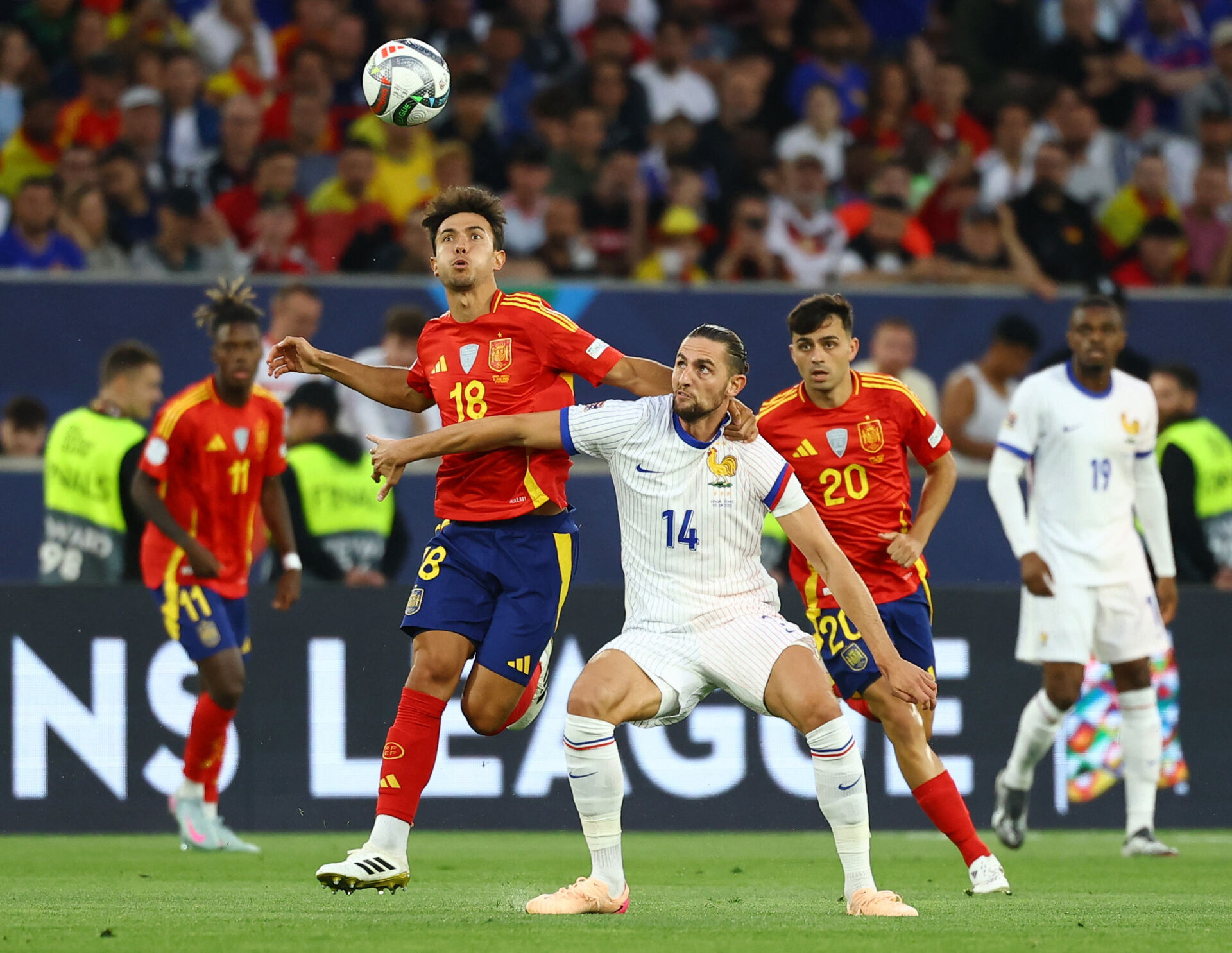 Adrien Rabiot i kampen om bolden med Martin Zubimendi.