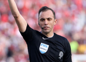 João Pinheiro med armen ude