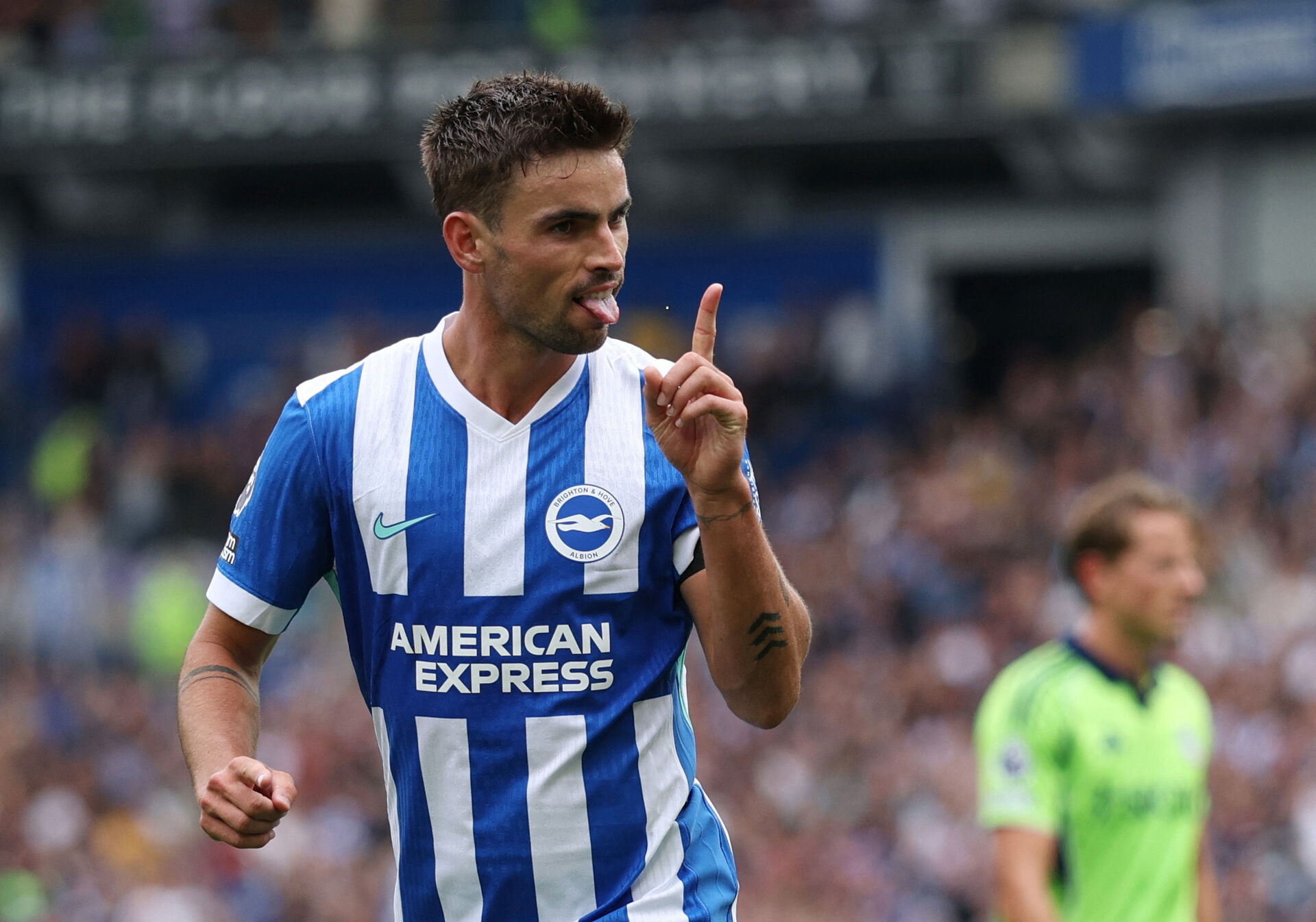Matt O'Riley fejrer en scoring for Brighton and Hove Albion