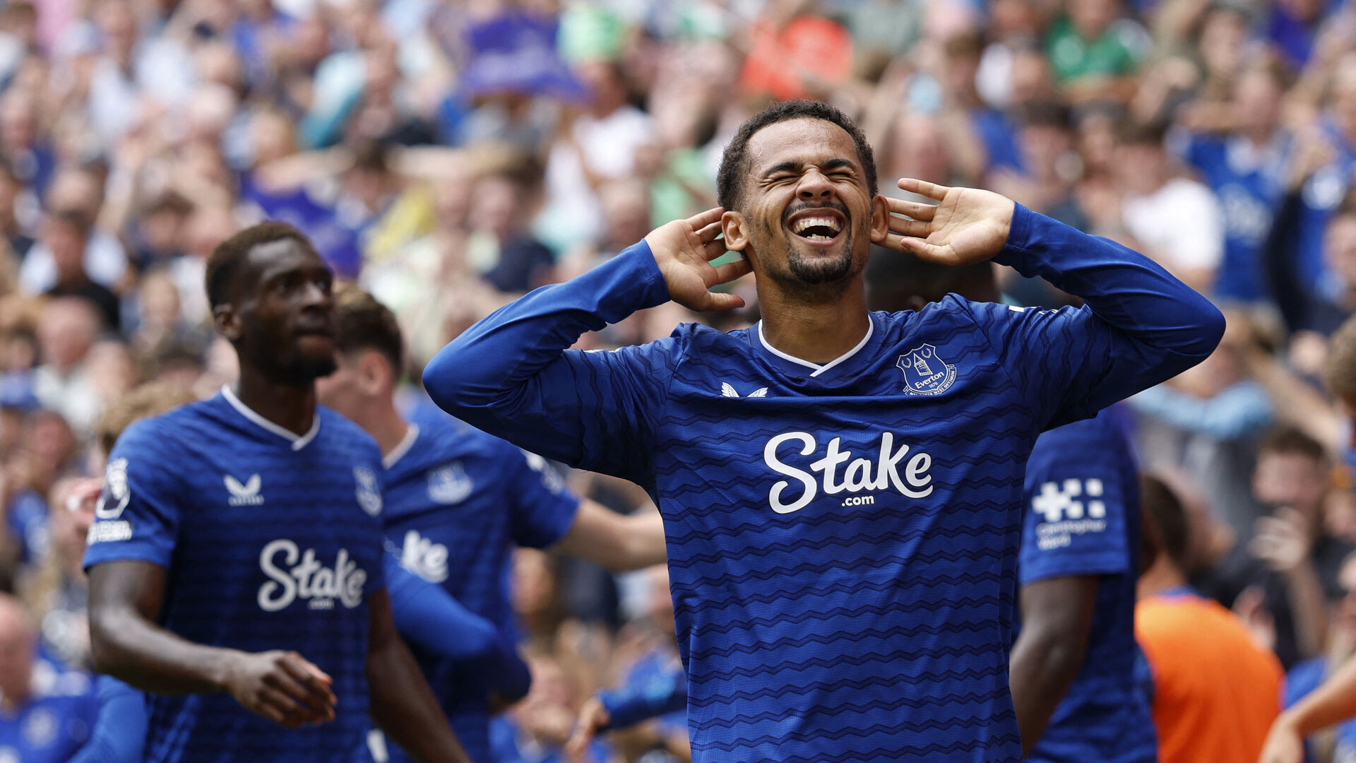 Iliman Ndiaye jubler efter sin scoring imod Brighton