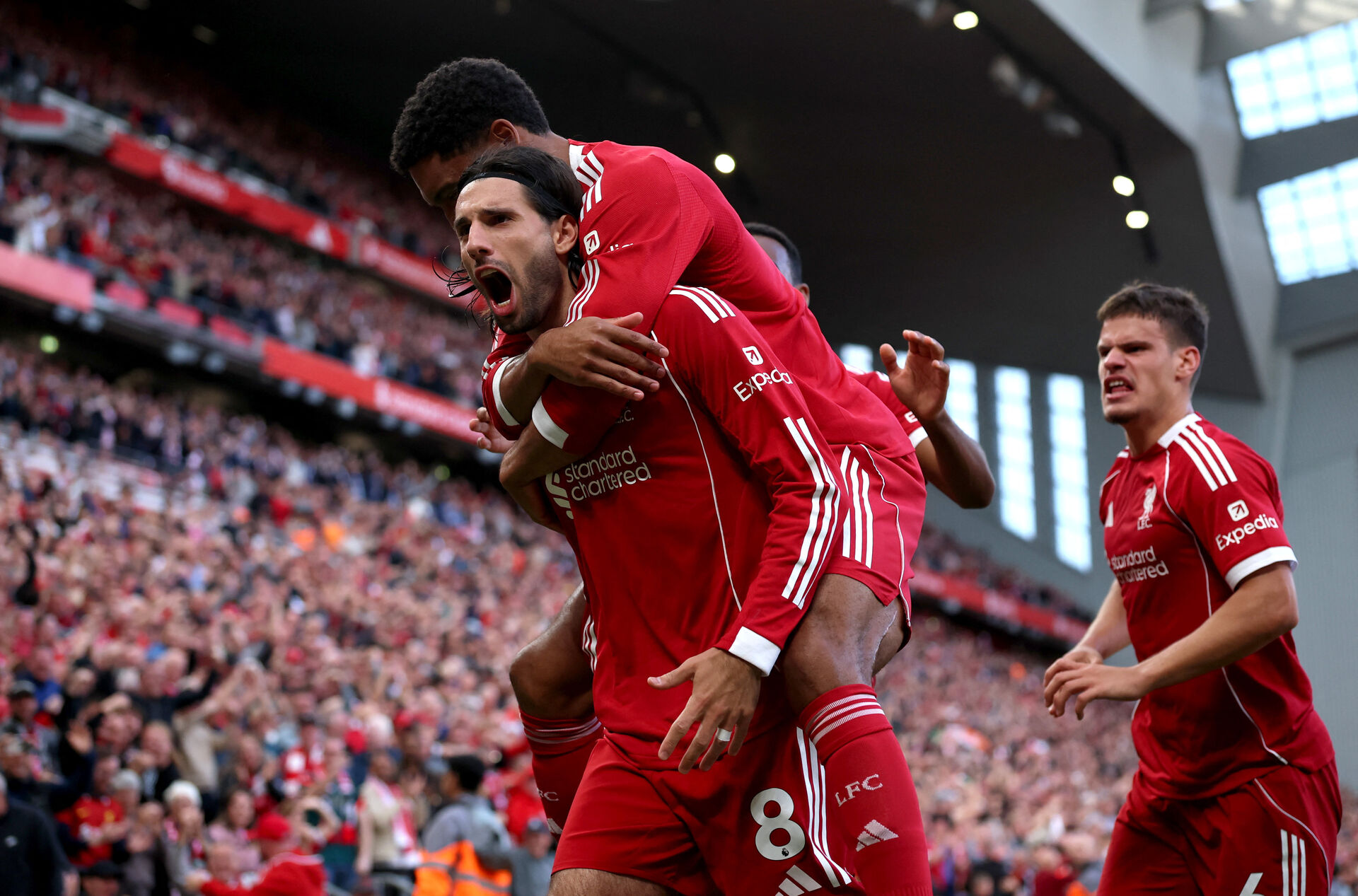 Dominik Szoboszlai fejrer sit mål for Liverpool.