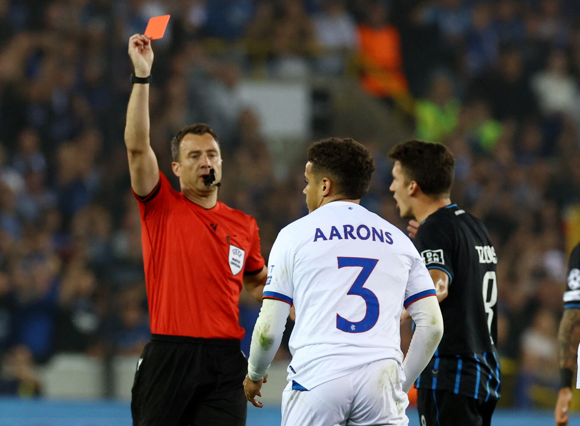 Max Aarons får rødt kort for Rangers mod Club Brügge