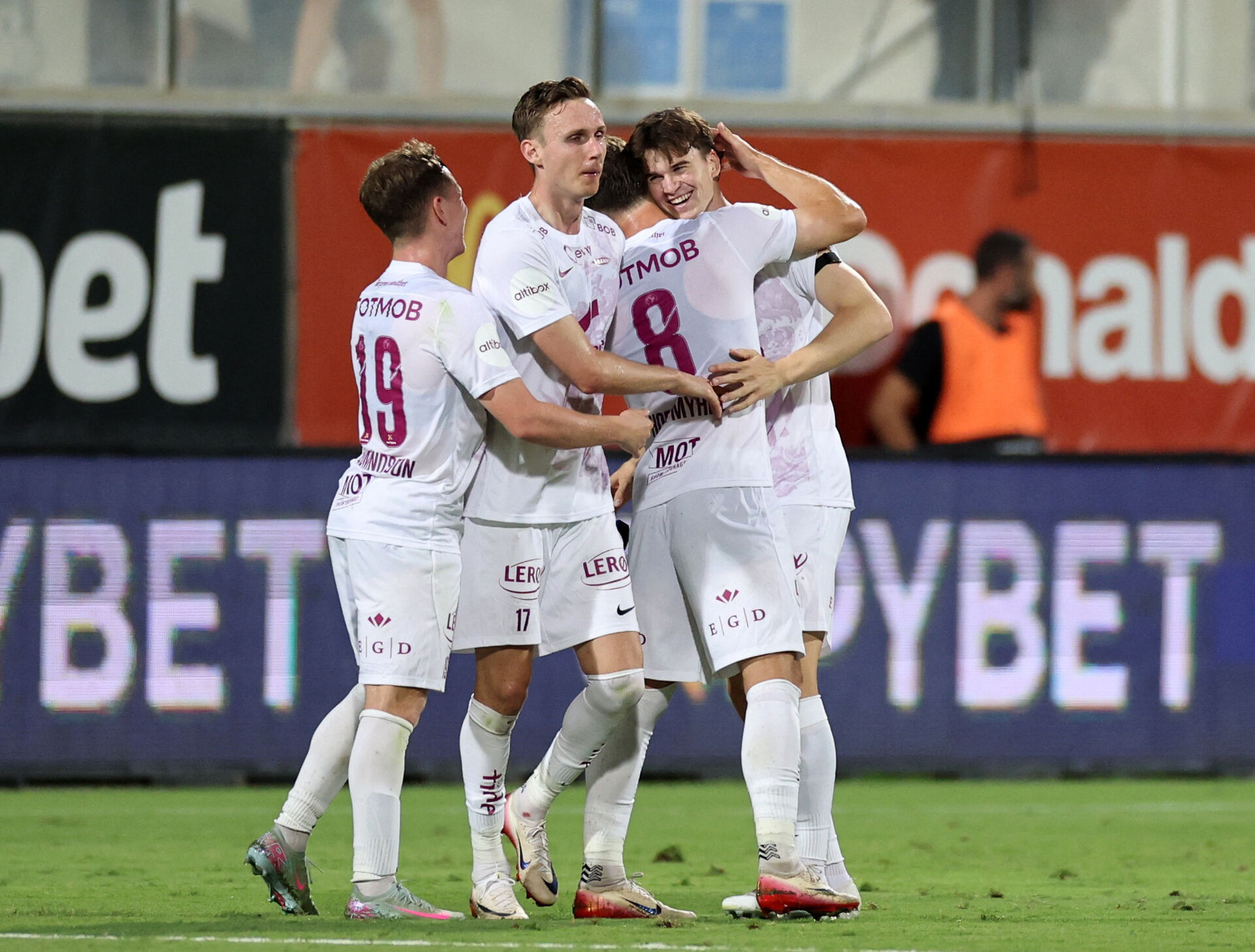 Brann-spillerne jubler.