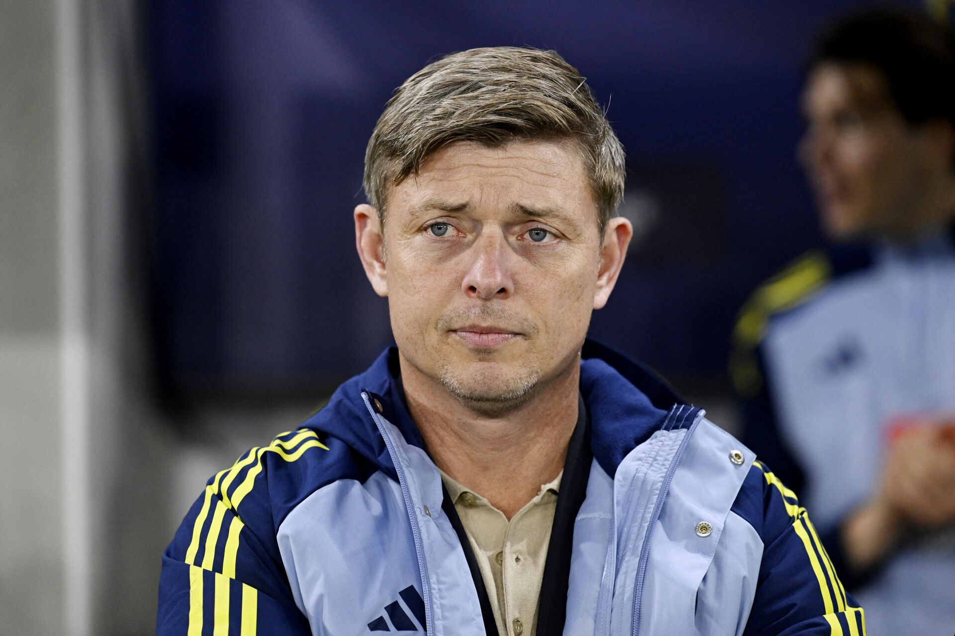 Jon Dahl Thomasson på sidelinjen til en Sverige-landskamp.