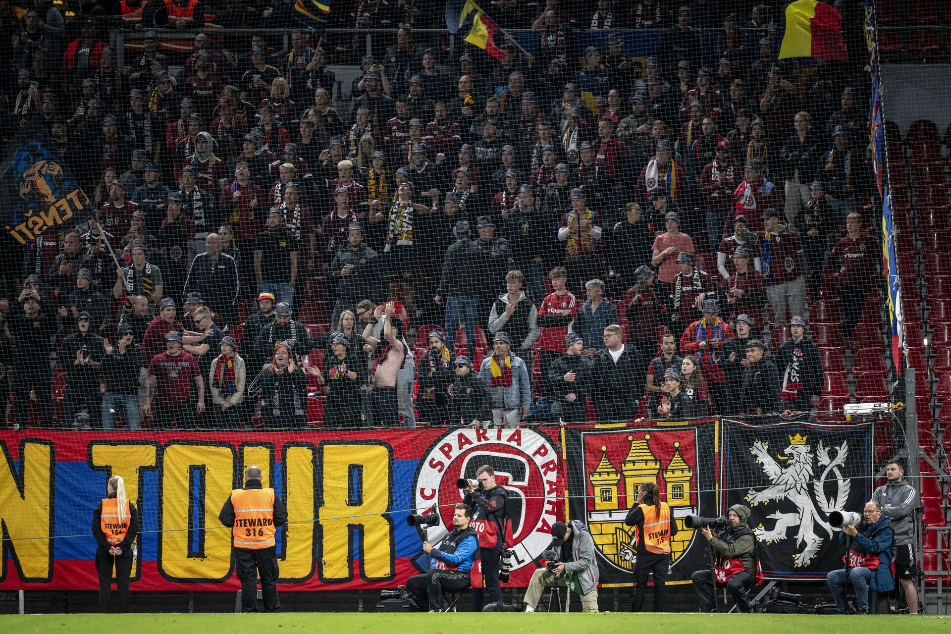 Sparta Prag-fans i Parken