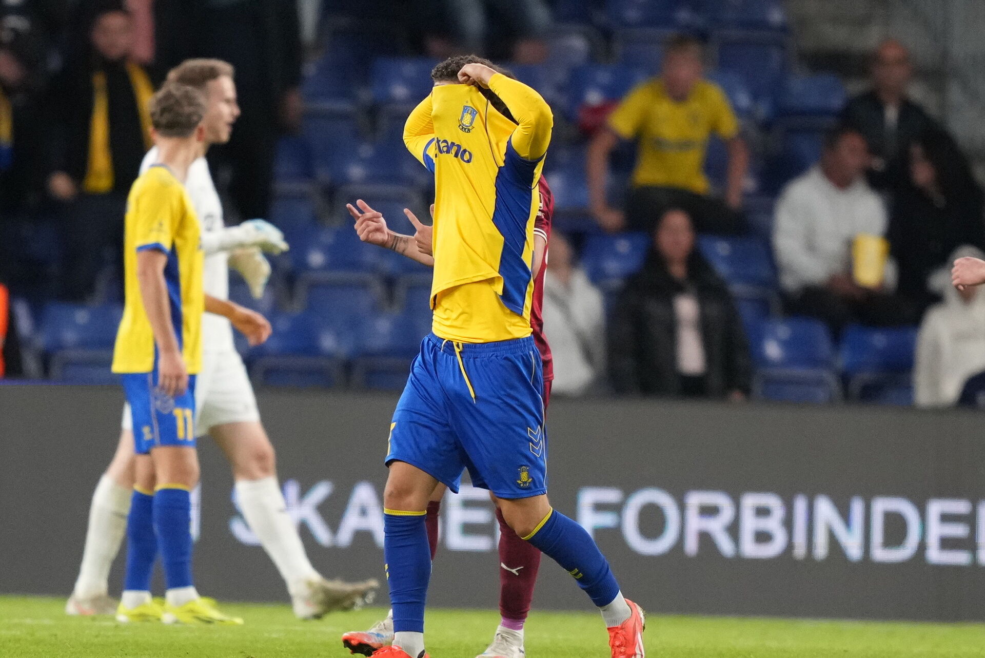 Clement Bischoff ærgrer sig efter FCM-kampen