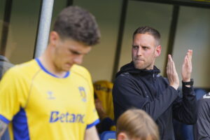 Frederik Birk klapper på Brøndbys bænk.