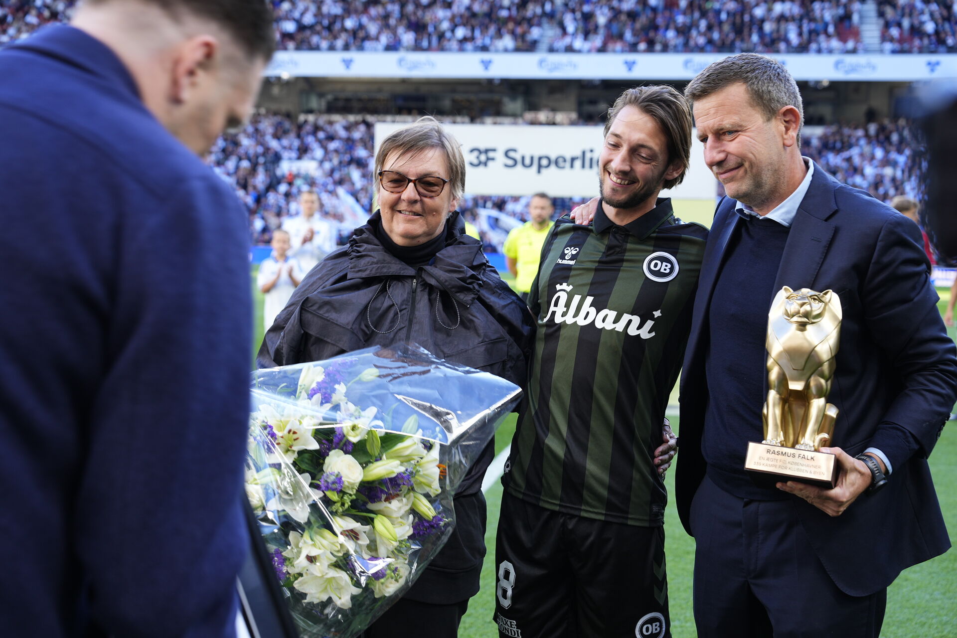 Rasmus Falk hyldes i Parken.