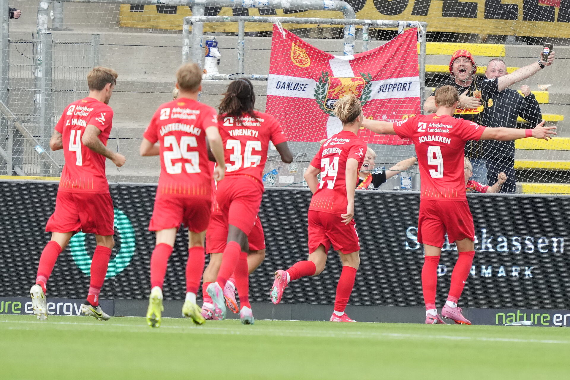 FC Nordsjælland fejrer et mål mod OB.