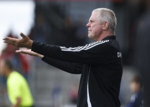 Kent Nielsen slår ud med armene