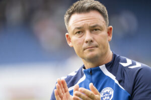 Thomas Nørgaard klapper ud til fansene på Sydbank Park