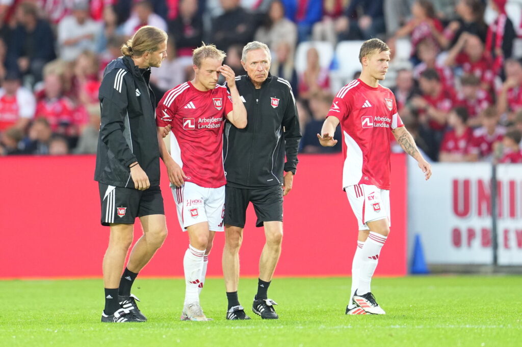 Mike Vestergård for Vejle. Kæmpe bule over øjet mod OB