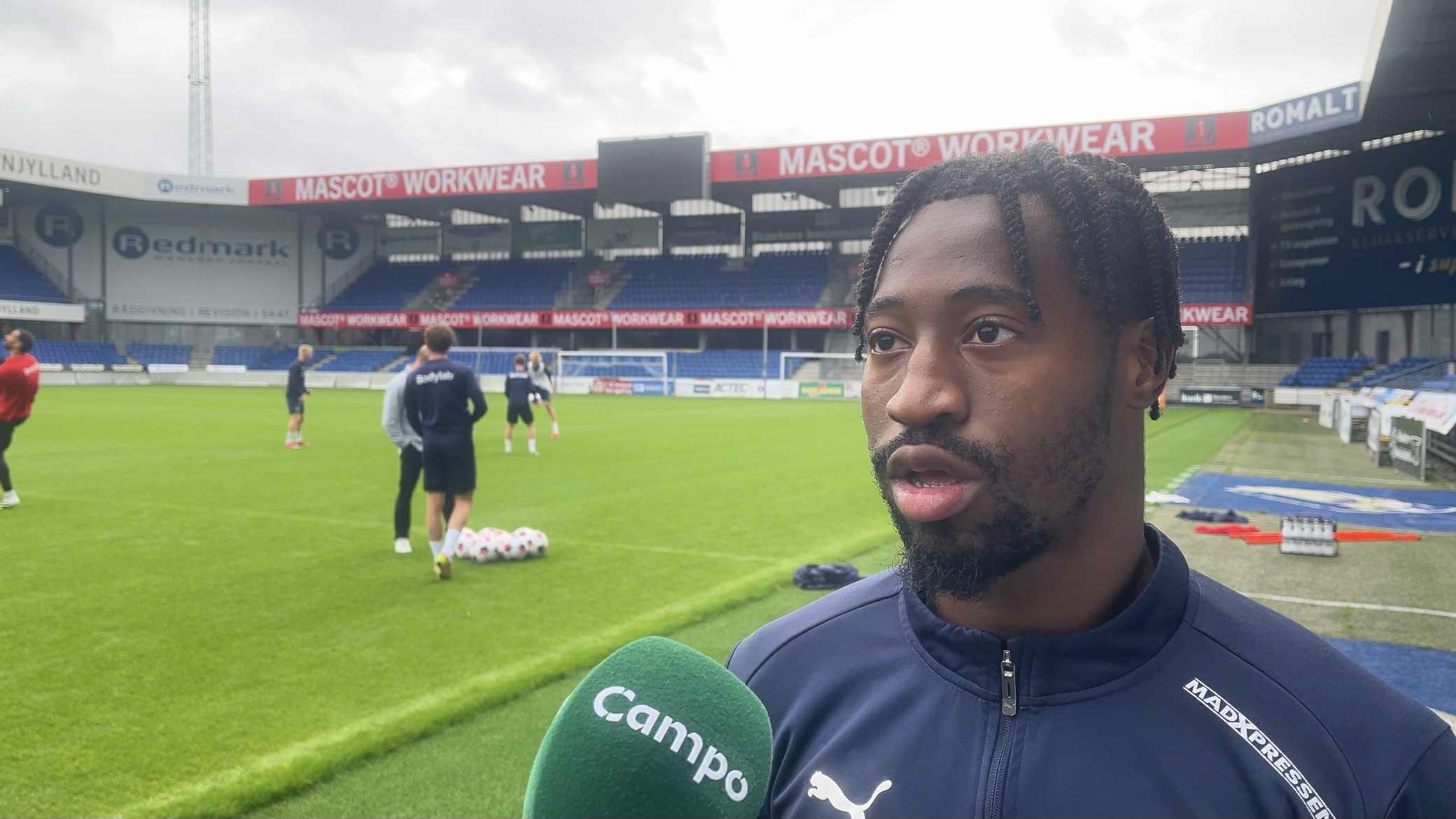 Norman Campbell interviewes efter endt Rander-træning.