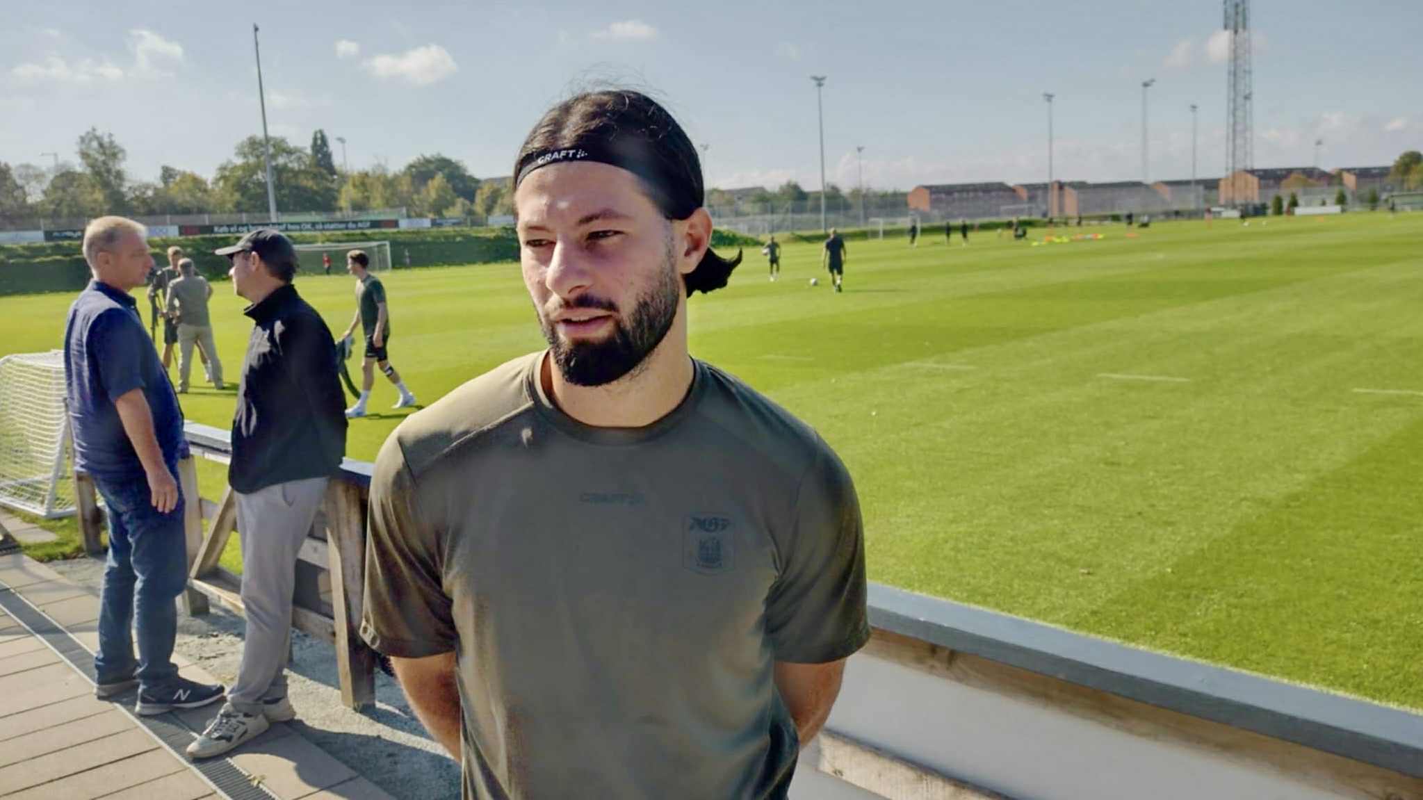 Kevin Yakob taler med pressen efter endt AGF-træning på Fredensvang.