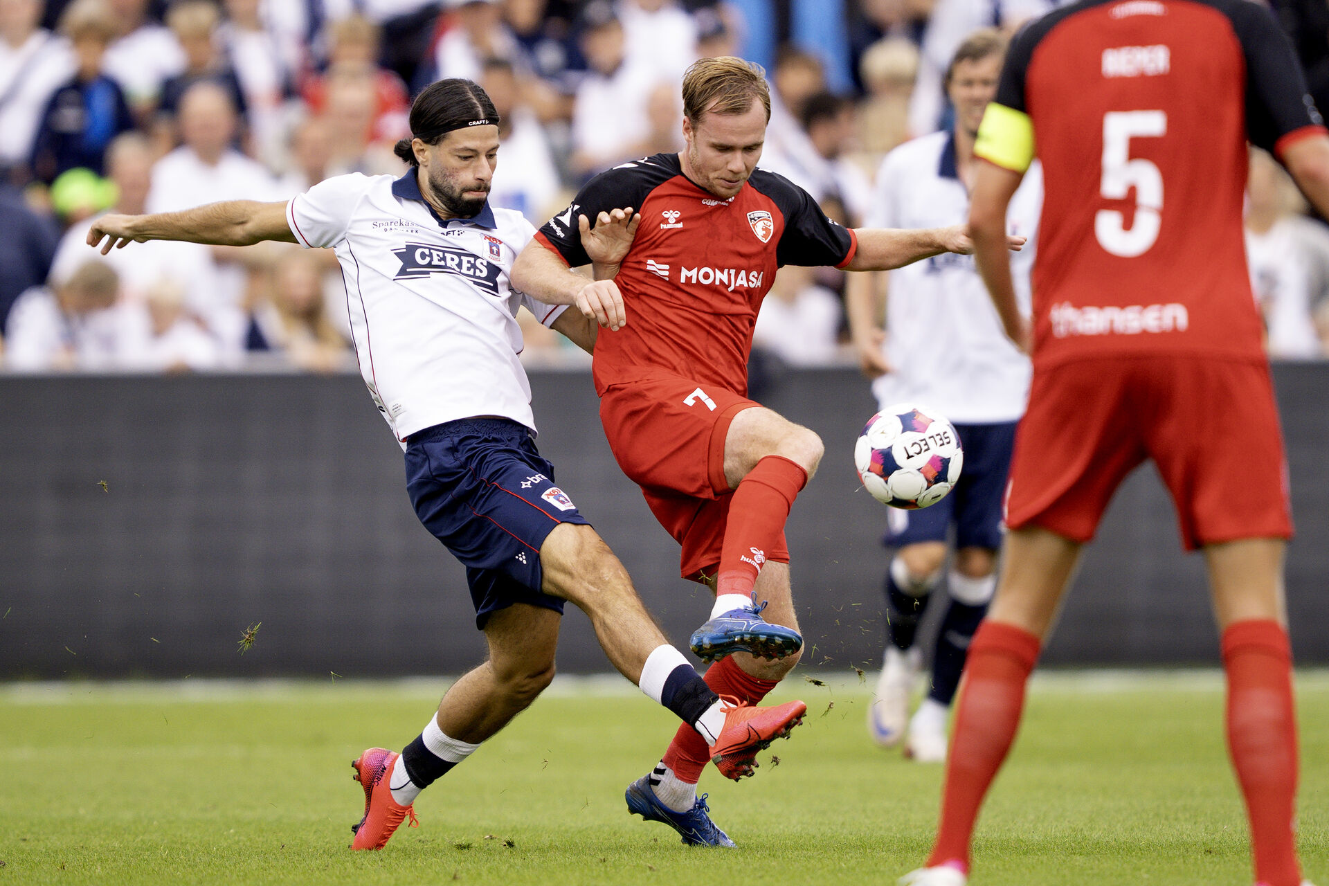 AGF's Kevin Yakob i kamp mod FC Fredericia.