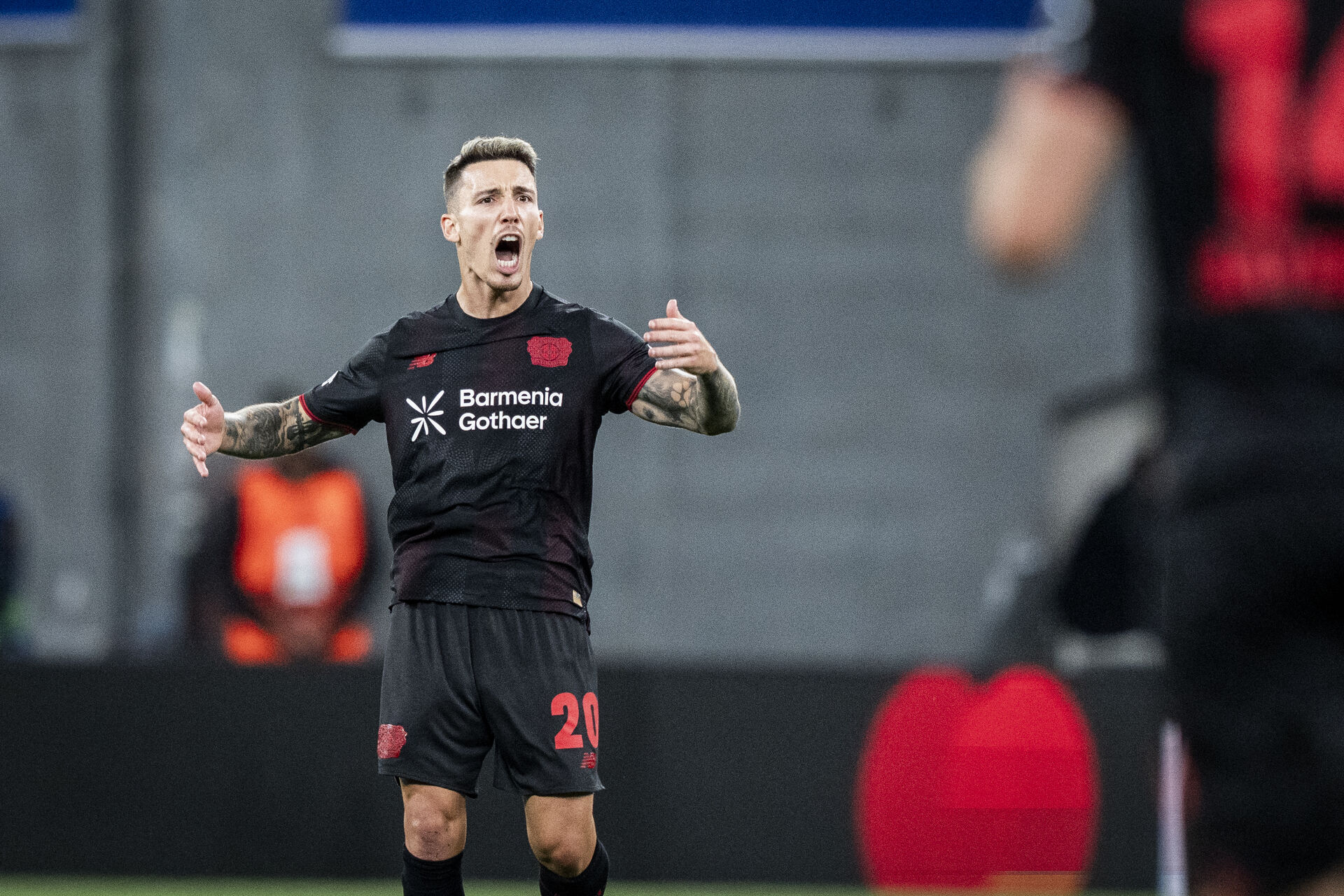 Bayer Leverkusens Grimaldo jubler over scoring mod FCK.