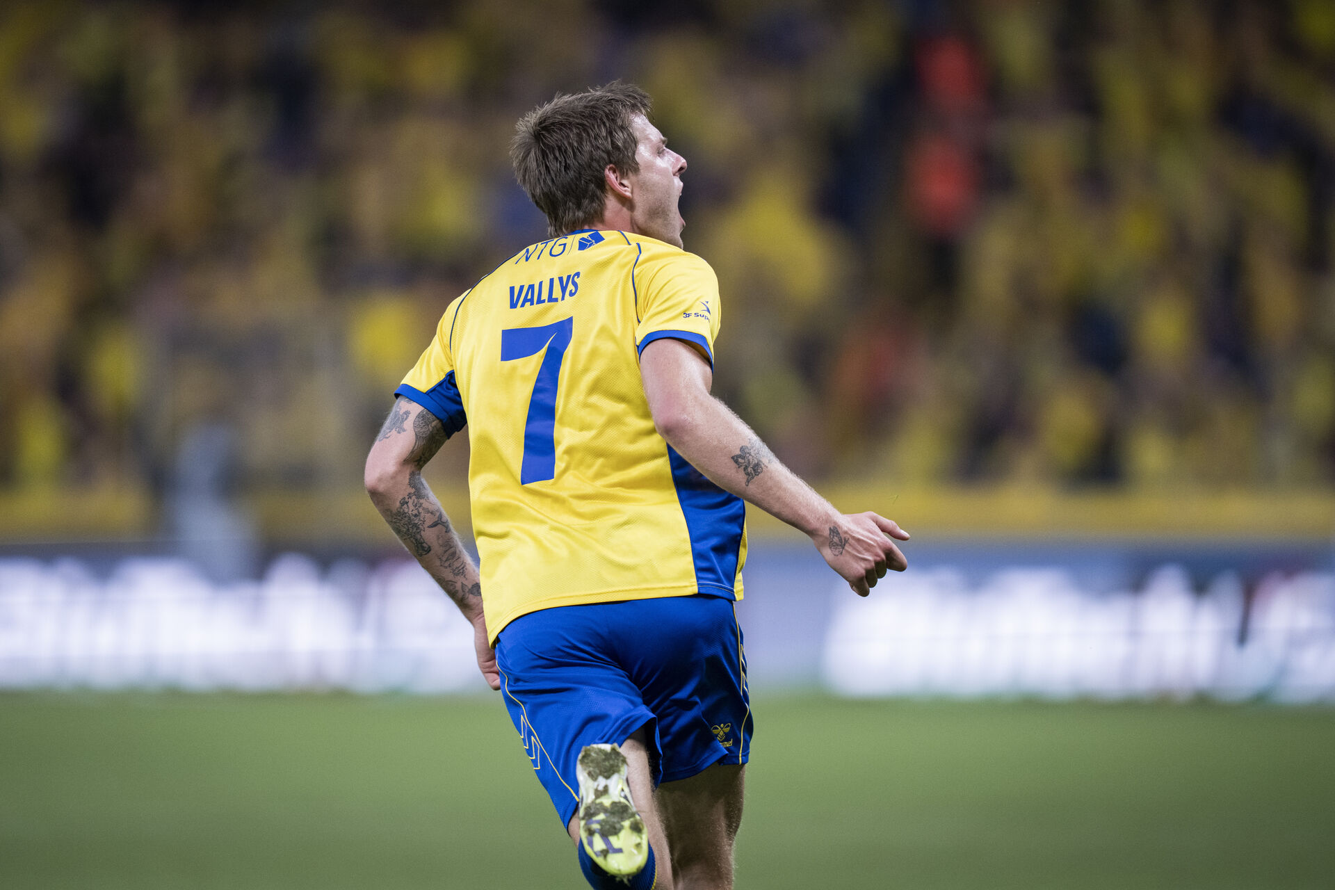 Nicolai Vallys fejrer en scoring for Brøndby IF