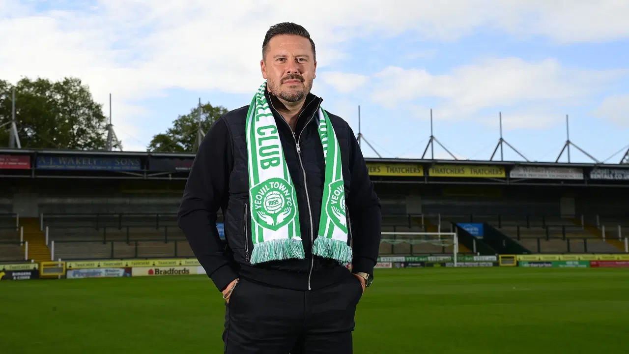 Danny Webb præsenteres som ny manager i Yeowil Town.
