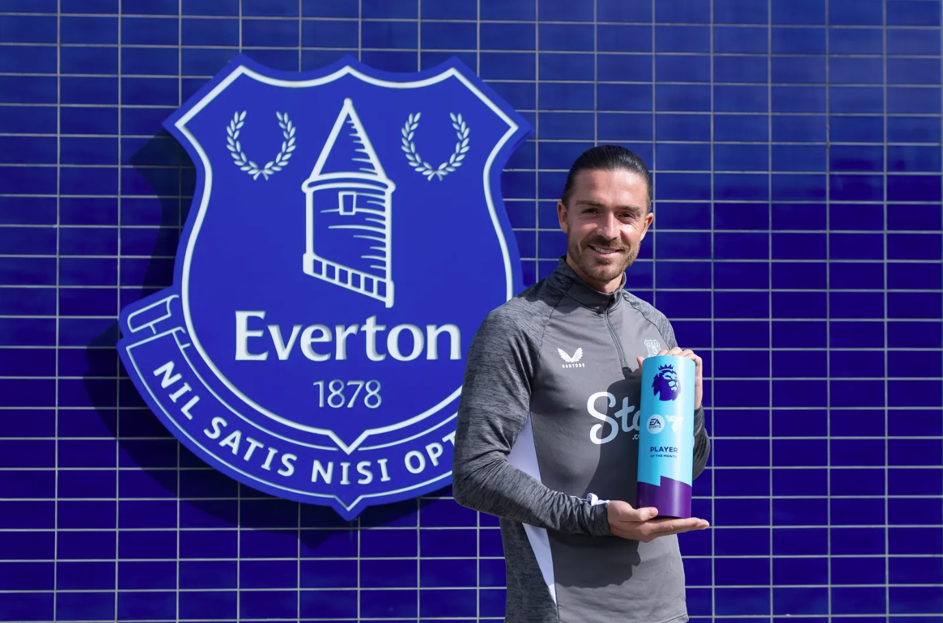 Jack Grealish modtager prisen som månedens spiller i Premier League