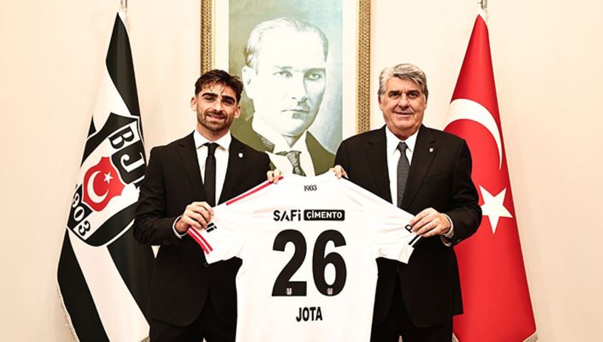 Jota Silva præsenteres med trøjenummer 26 i Besiktas.