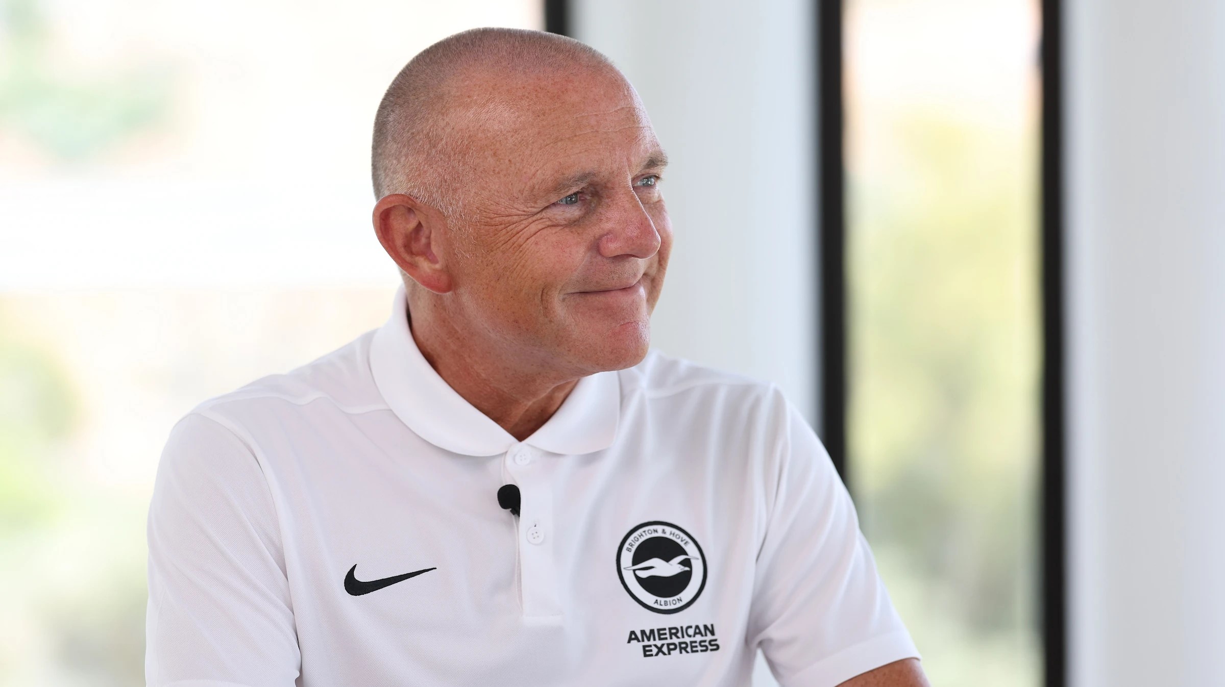 Paul Barber med en hvid Brighton-polo.