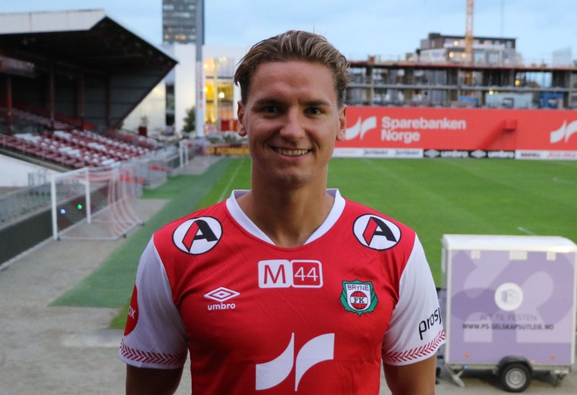 Rasmus Thellufsen præsenteres i Bryne FK.