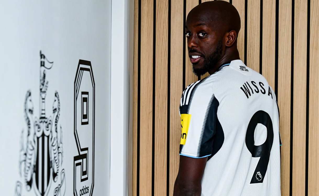 Wissa bliver præsenteret i Newcastle