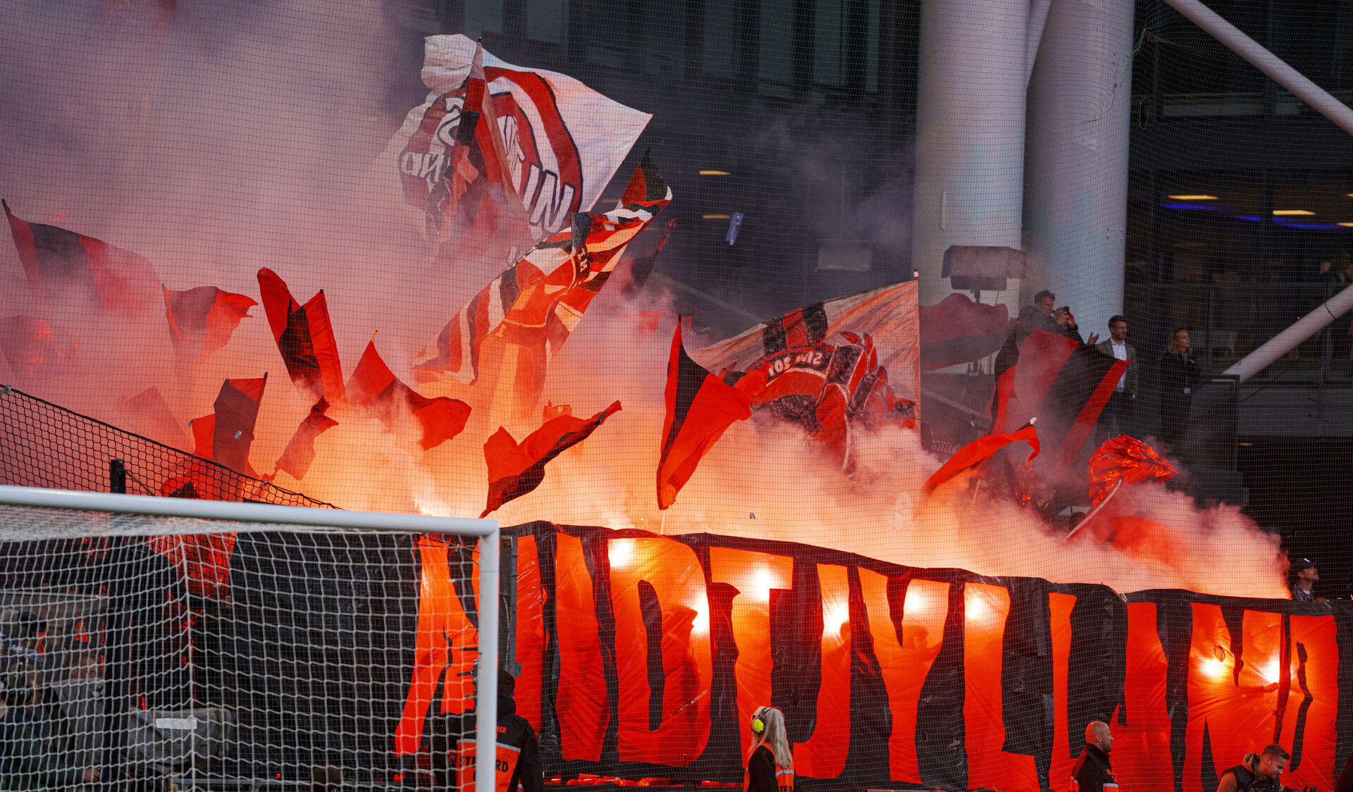 FC Midtjyllands fans i Parken mod F.C. København.