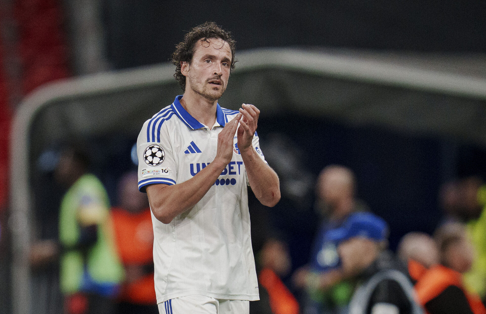 Thomas Delaney klapper.