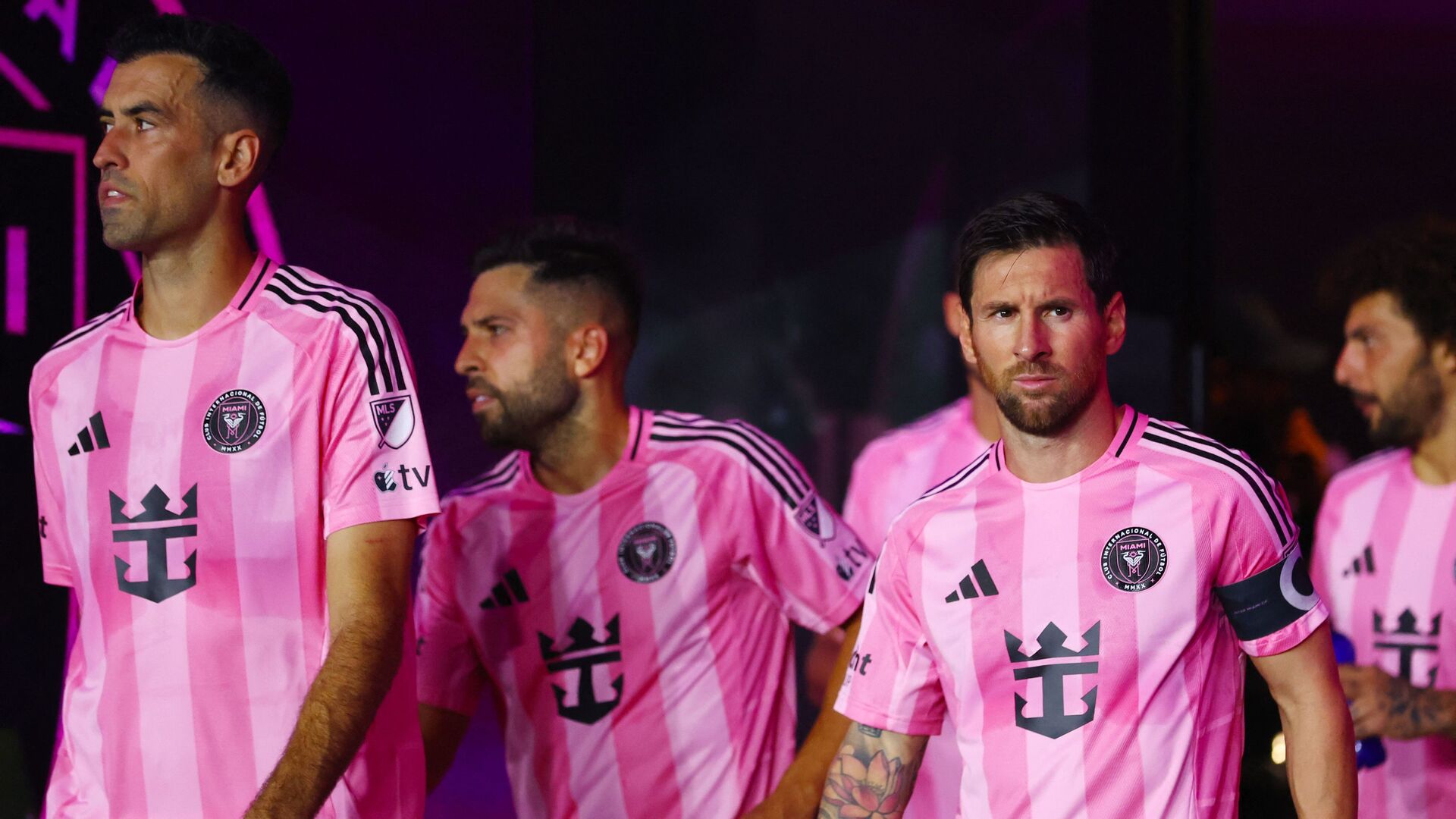 Messi og legekammeraterne i lyserøde trøjer