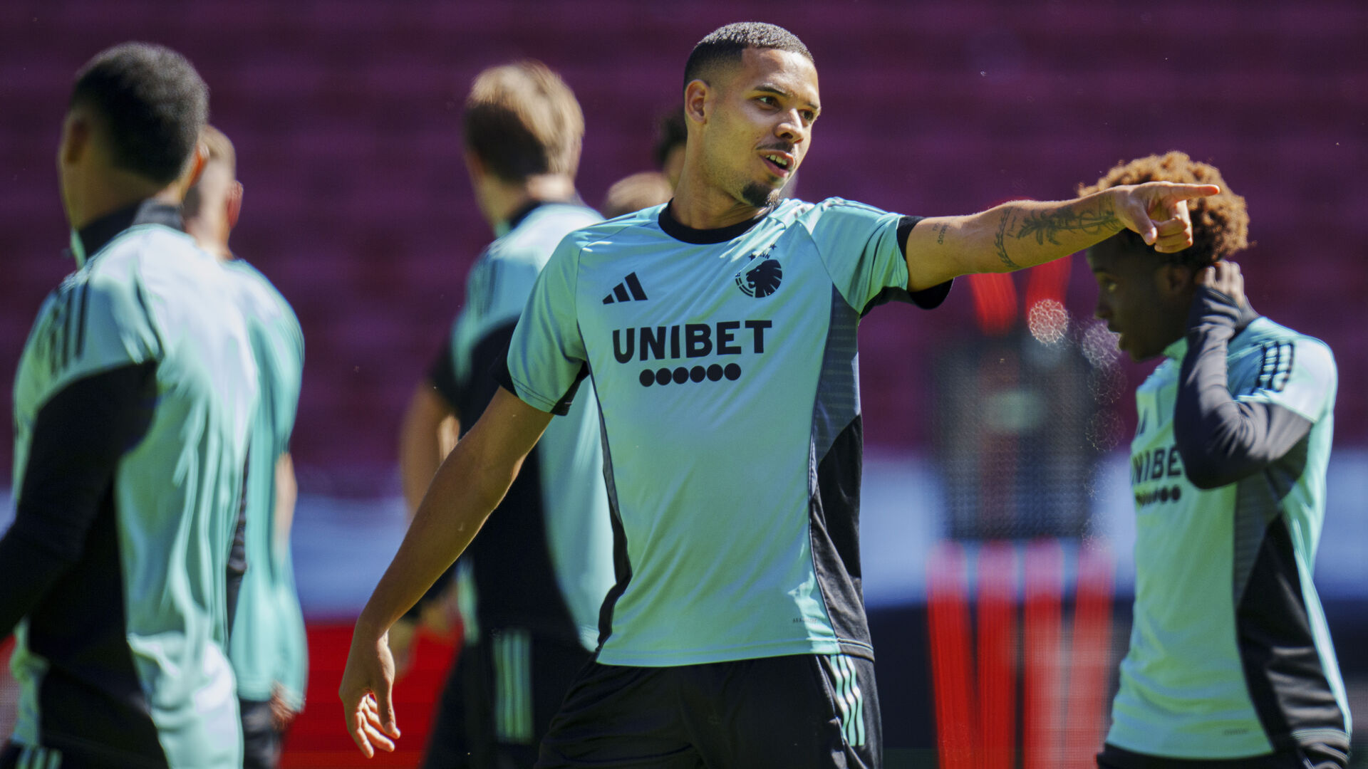 Gabriel Pereira peger