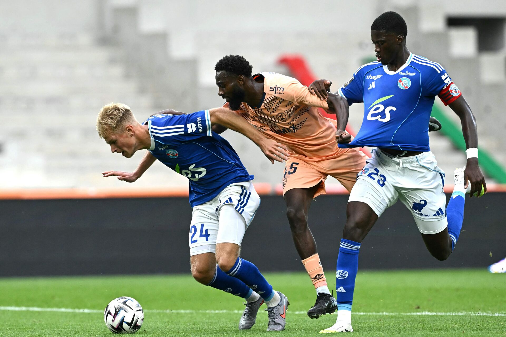 Lucas Høgsberg i aktion for Strasbourg