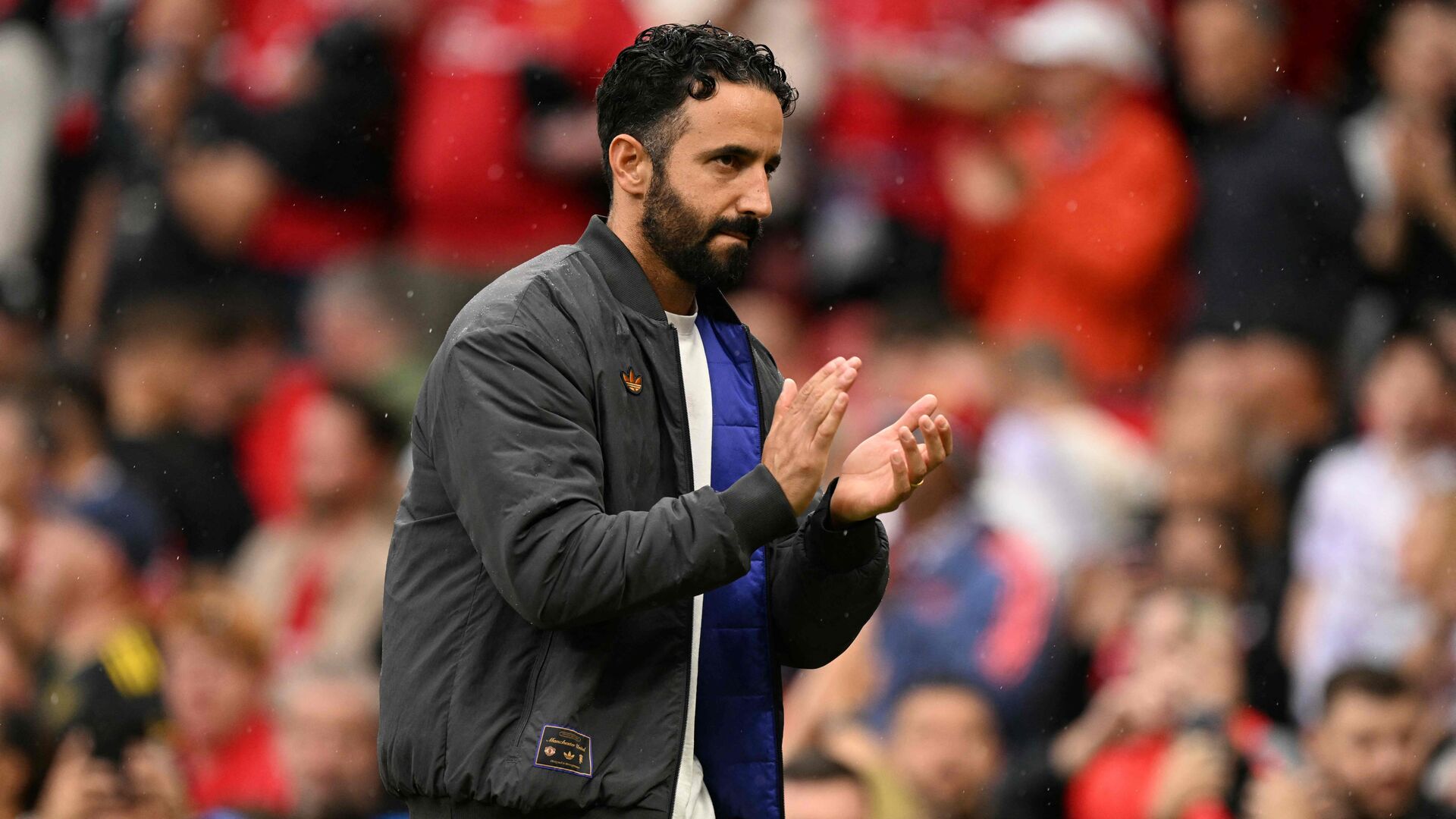 Ruben Amorim klapper til fans