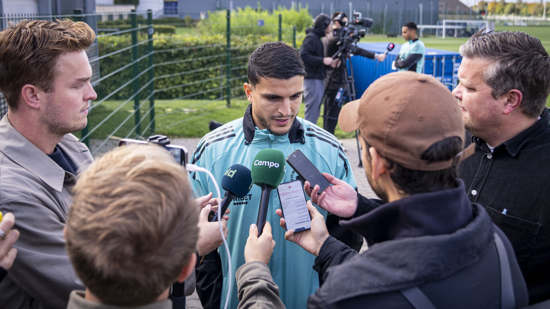 Mohamed Elyounoussi til presseseance før Champions League kamp