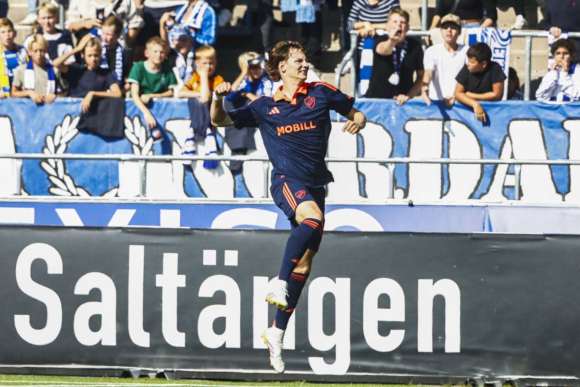 August Priske fejrer en scoring for Djurgårdens IF.