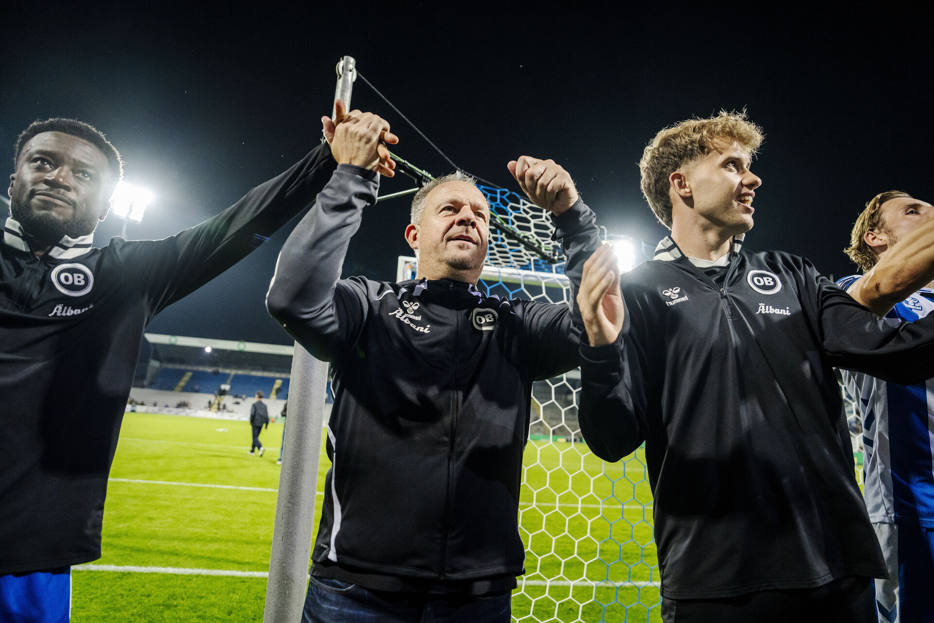 Alexander Zorniger klapper efter OB's sejr.