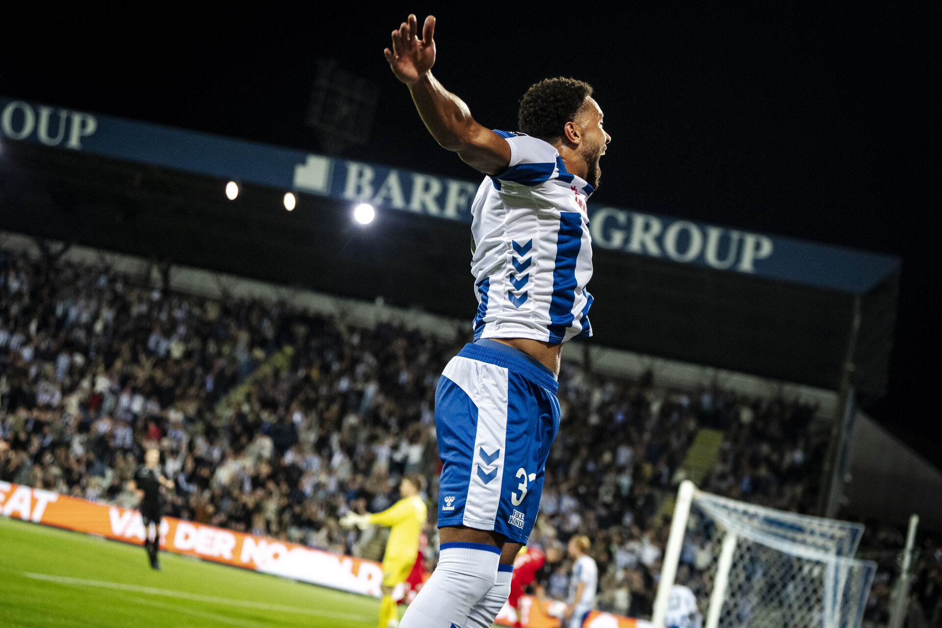 Jay-Roy Grot jubler efter en scoring for OB.