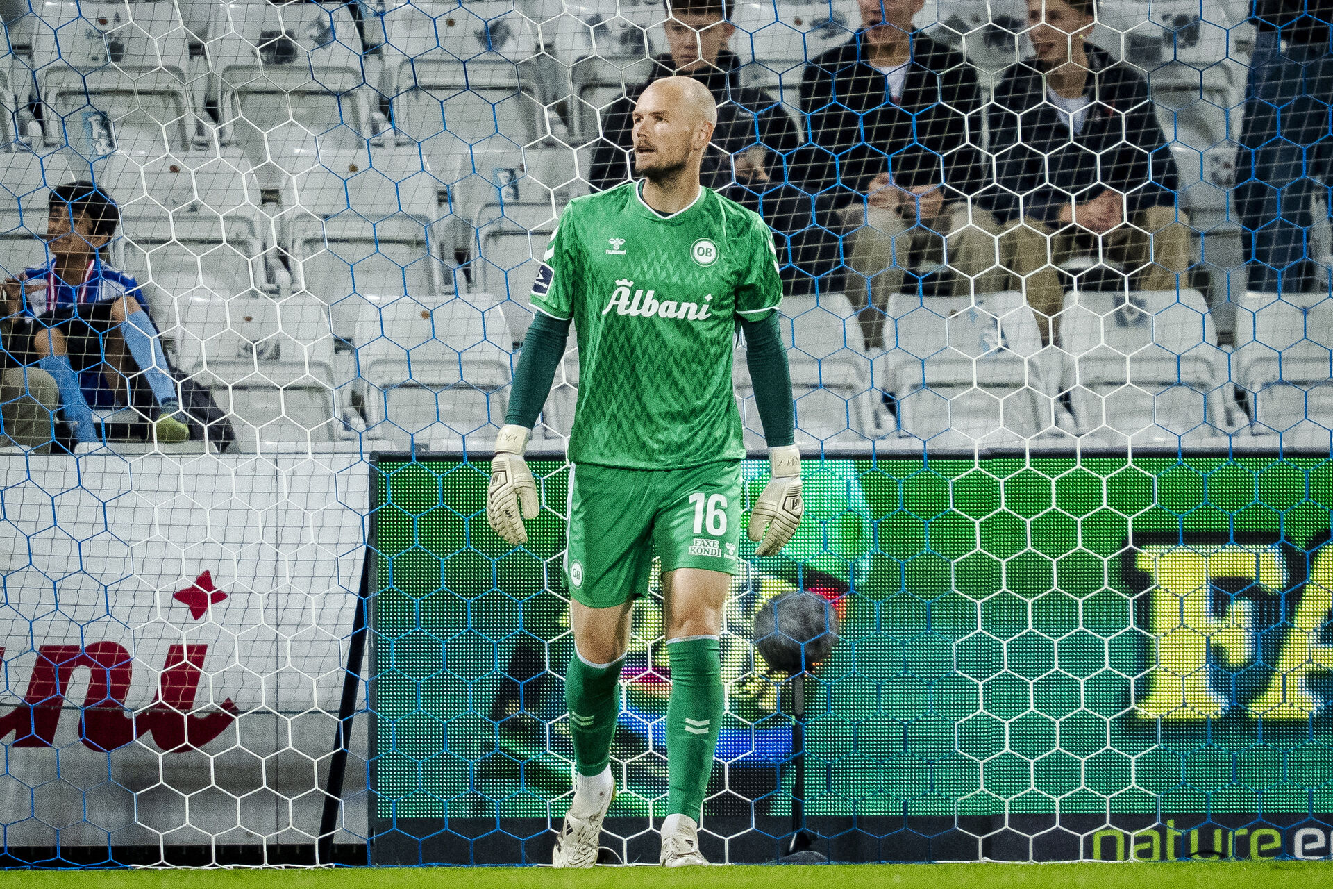 Viljar Myhra i målet for OB under OB's kamp mod FC Fredericia i 3F Superligaen.