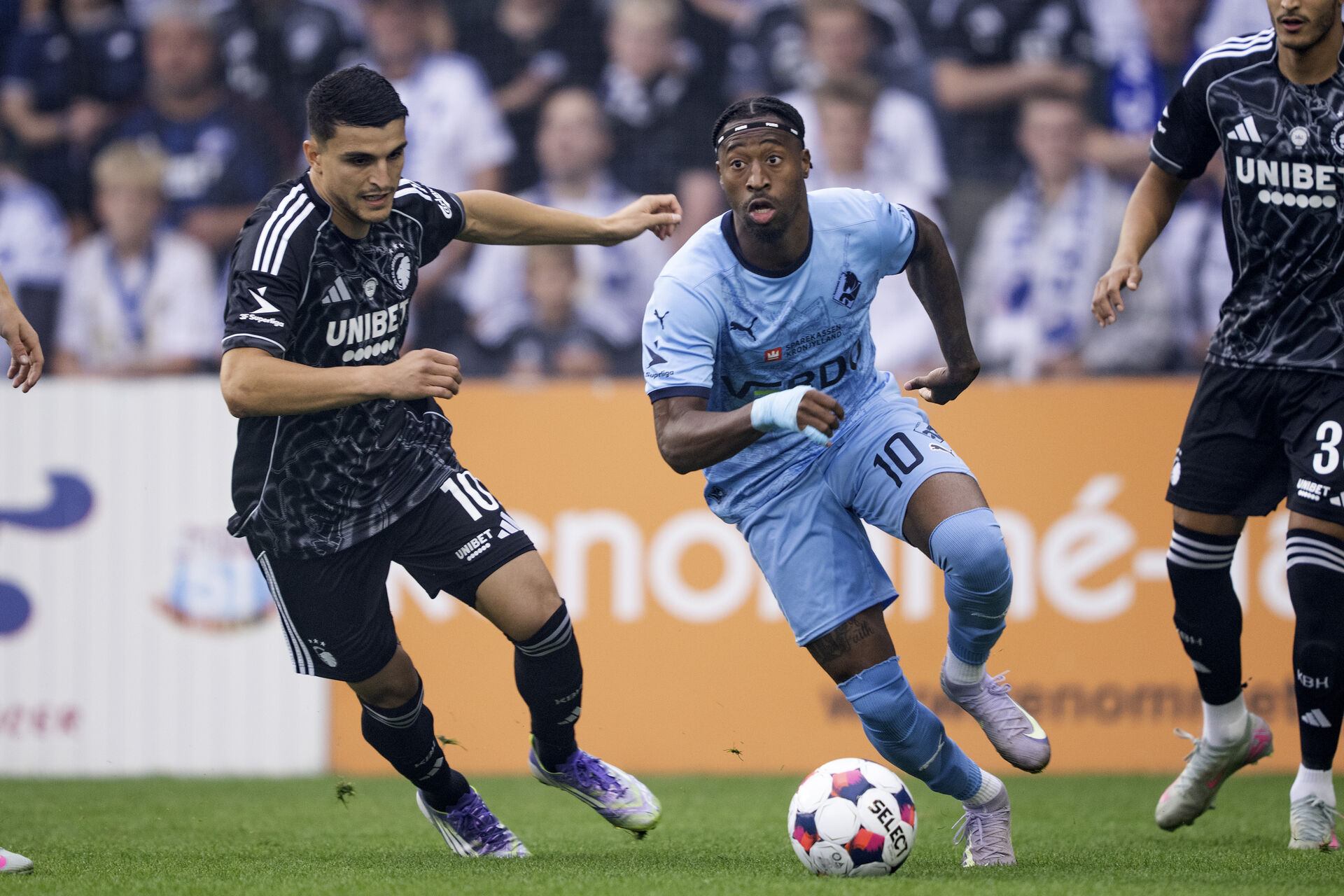 Norman Campbell i aktion for Randers FC mod F.C. København.