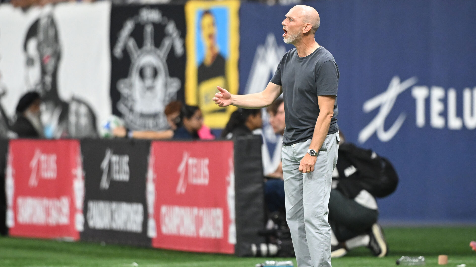 Jesper Sørensen på sidelinjen for Vancouver Whitecaps