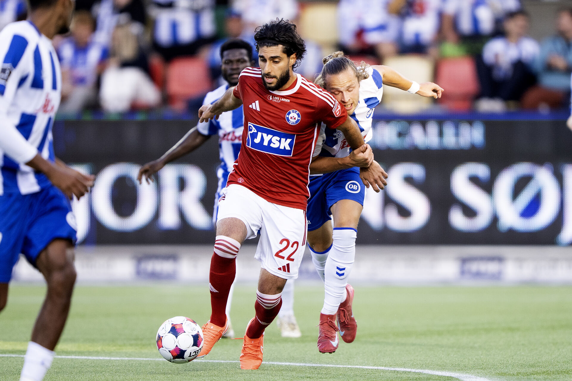 Rami Al Hajj dribler med bolden mod OB.