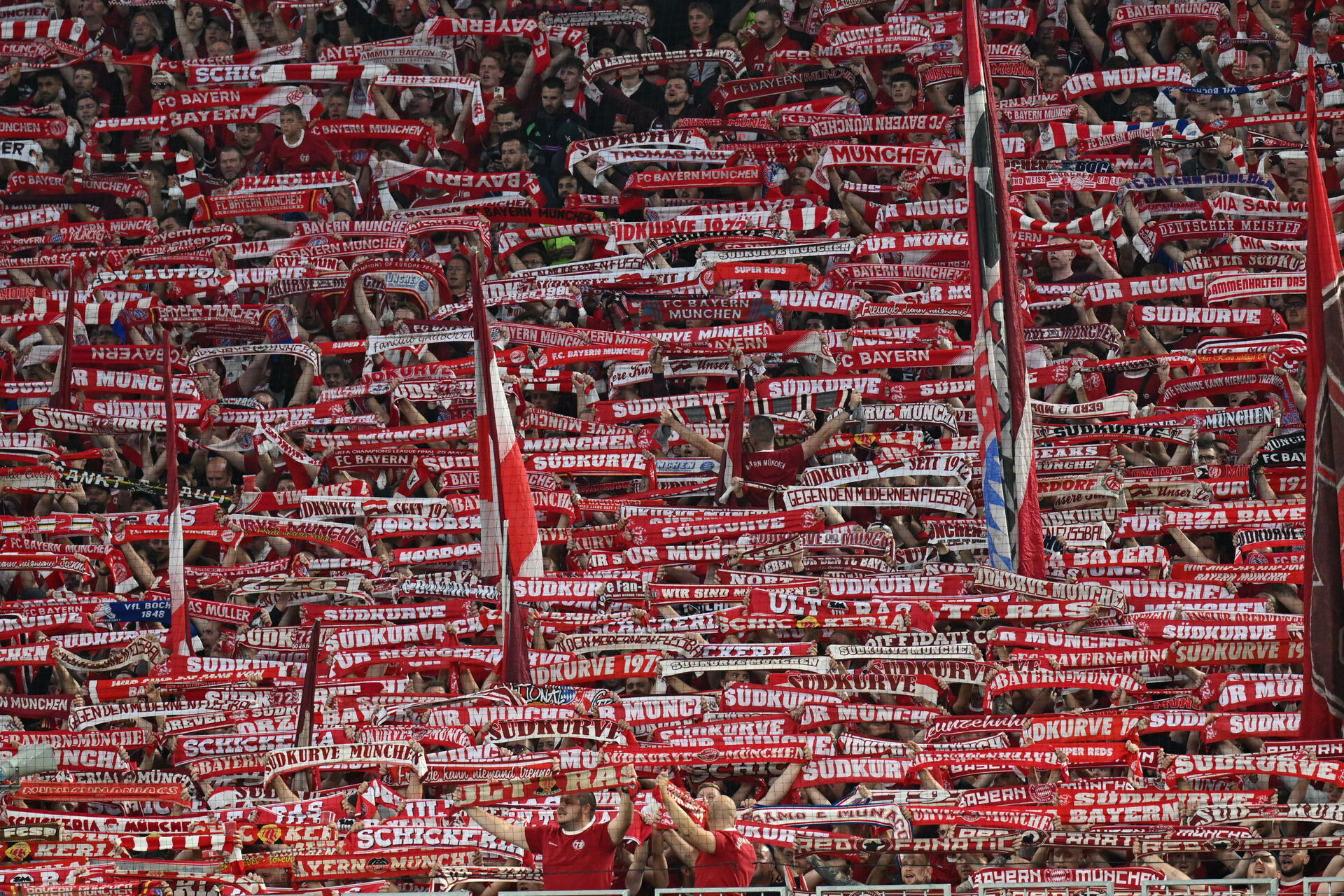 Bayern München-fans med halstørklæder